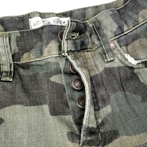 💰NWOT! WE THE FREE ▪︎ ARMY GREEN CAMOUFLAGE JEAN SHORTS ▪︎ SIZE 0 - Picture 8 of 12